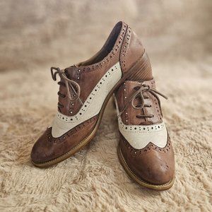 Two-tone Oxford-style Heels | Lace-up | Brown and Cream | Women's Size 11